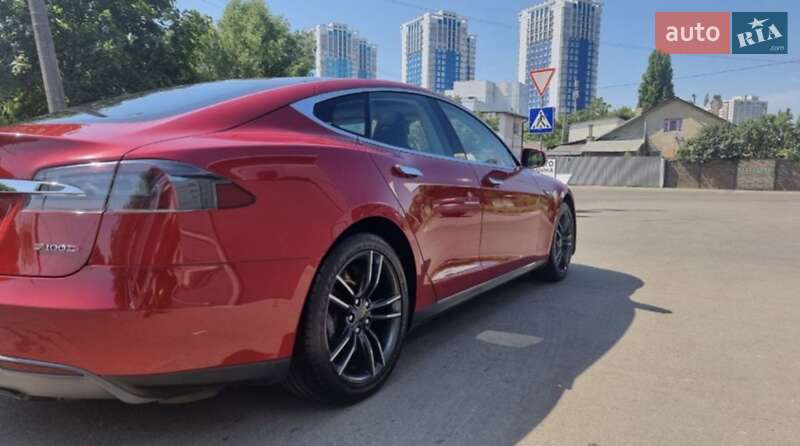 Tesla Model S 2015