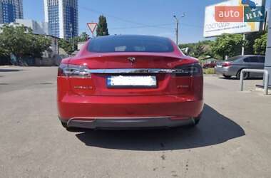 Лифтбек Tesla Model S 2015 в 