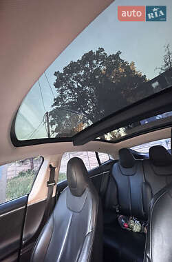 Лифтбек Tesla Model S 2015 в 