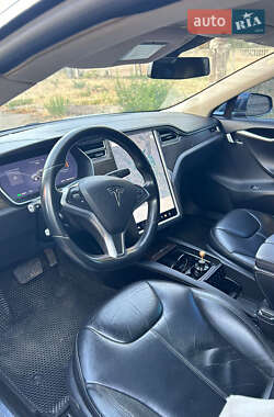 Лифтбек Tesla Model S 2015 в 