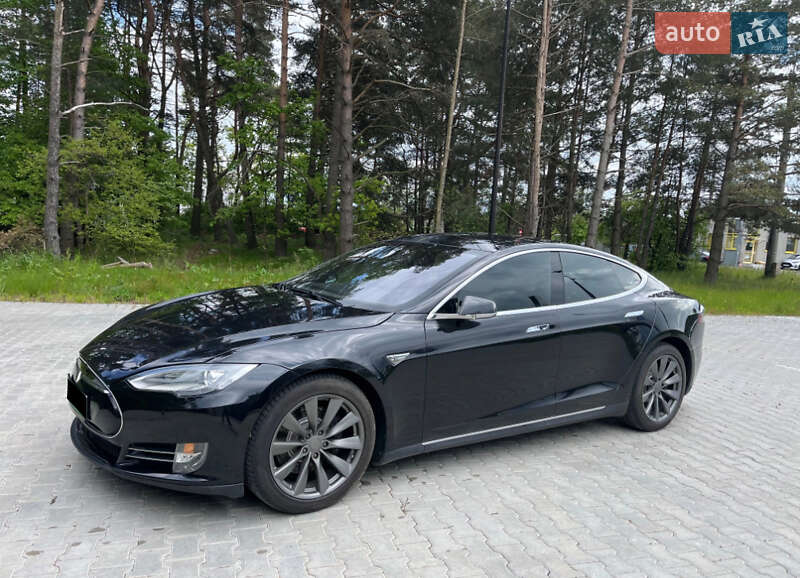 Tesla Model S 2015