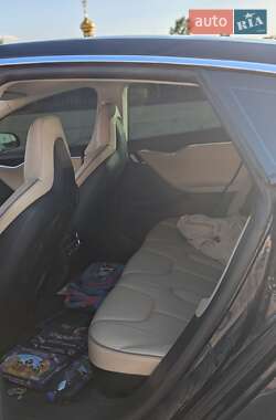Лифтбек Tesla Model S 2013 в 