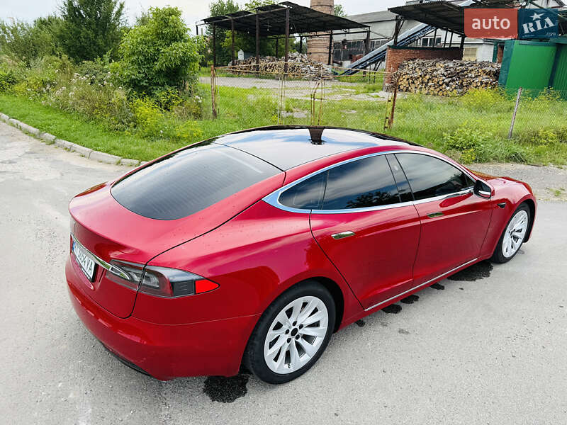 Лифтбек Tesla Model S 2018 в Ивано-Франковске