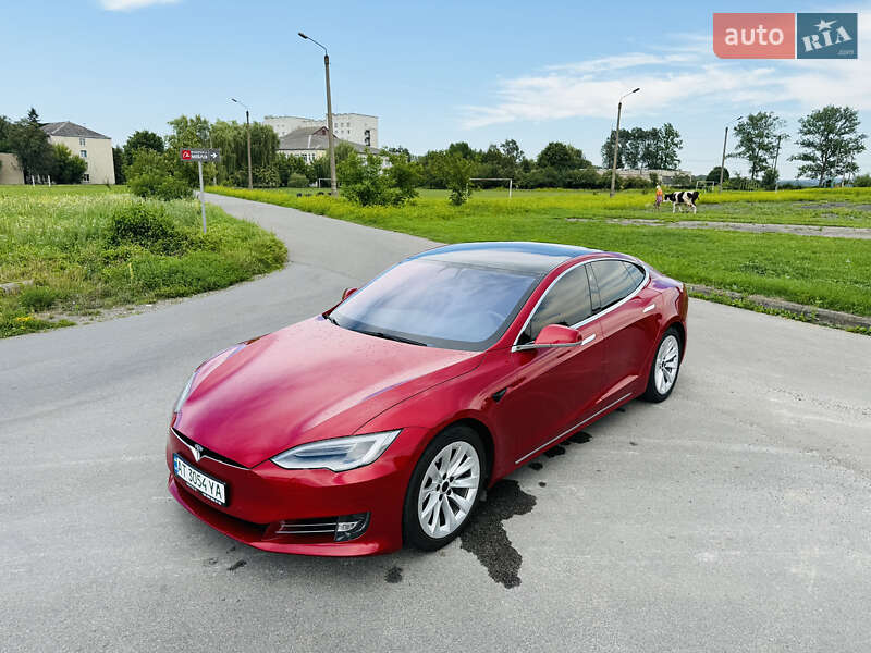 Лифтбек Tesla Model S 2018 в Ивано-Франковске