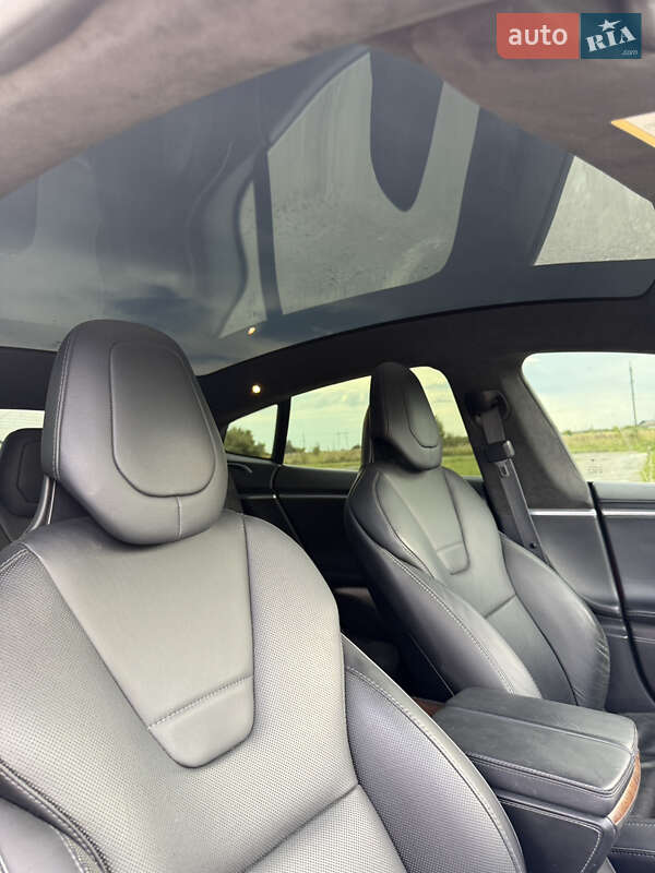 Лифтбек Tesla Model S 2018 в Ивано-Франковске