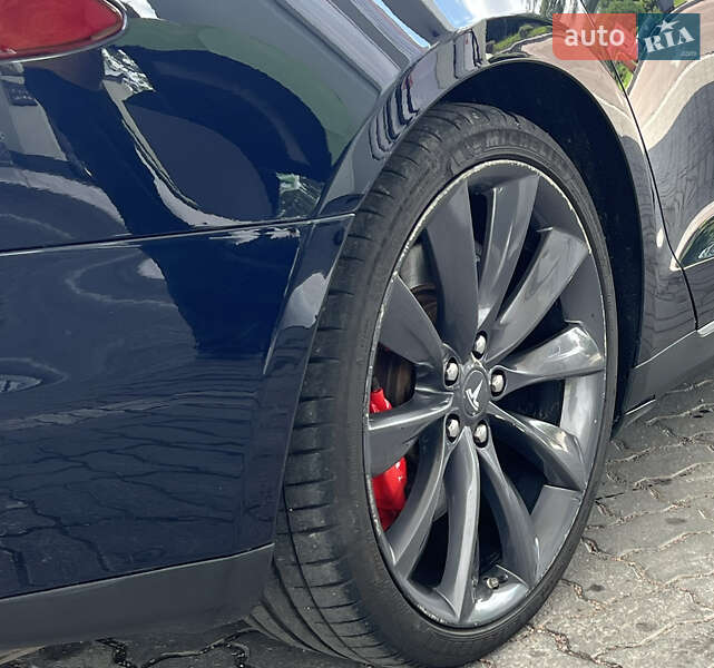 Лифтбек Tesla Model S 2014 в Дрогобыче