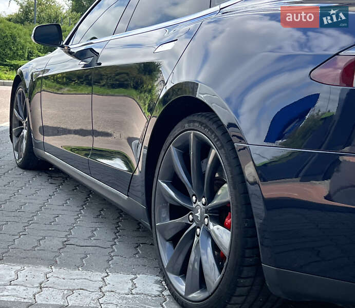 Лифтбек Tesla Model S 2014 в Дрогобыче