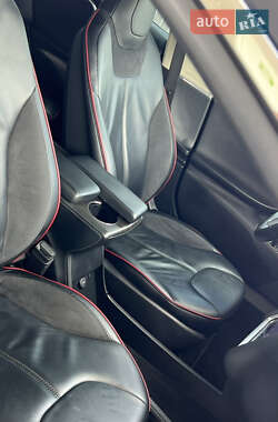 Лифтбек Tesla Model S 2014 в 