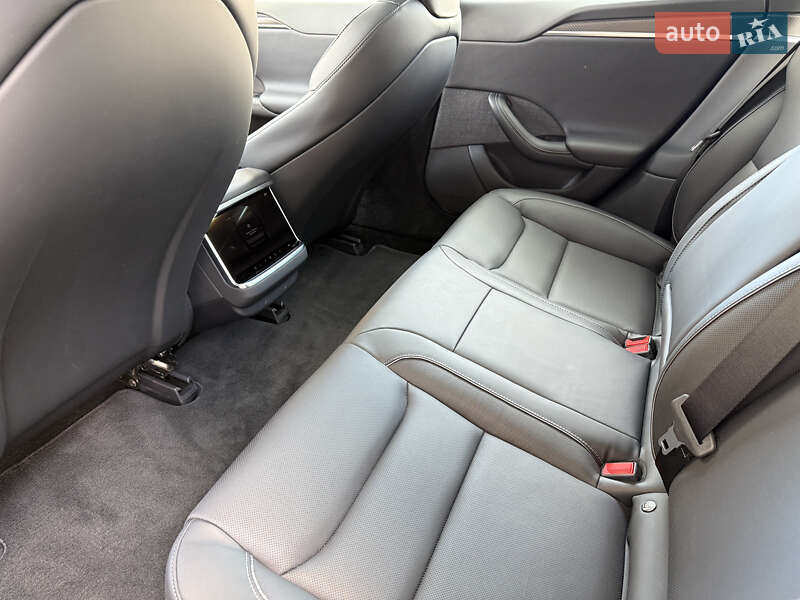 Лифтбек Tesla Model S 2023 в Киеве
