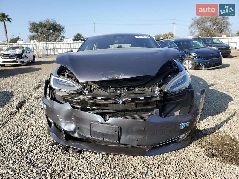 Лифтбек Tesla Model S 2021 в Сарнах