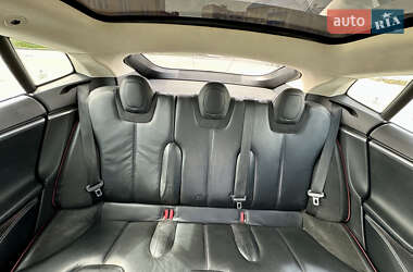 Лифтбек Tesla Model S 2014 в 