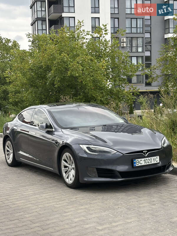 Лифтбек Tesla Model S 2017 в 