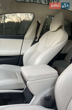 Лифтбек Tesla Model S 2016 в 