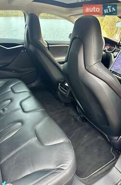 Лифтбек Tesla Model S 2015 в 