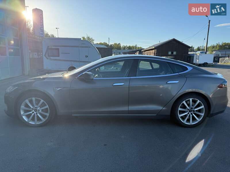 Лифтбек Tesla Model S 2015 в Житомире