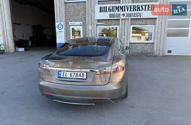 Лифтбек Tesla Model S 2015 в 