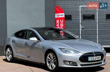 Лифтбек Tesla Model S 2015 в 