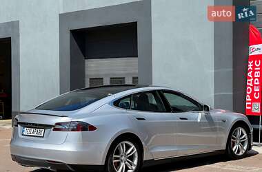 Лифтбек Tesla Model S 2015 в 