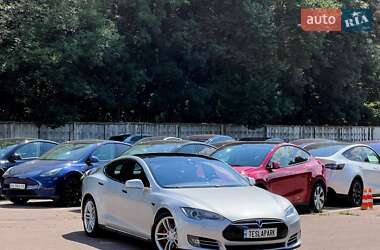 Лифтбек Tesla Model S 2015 в 