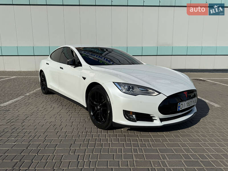 Tesla Model S 2015