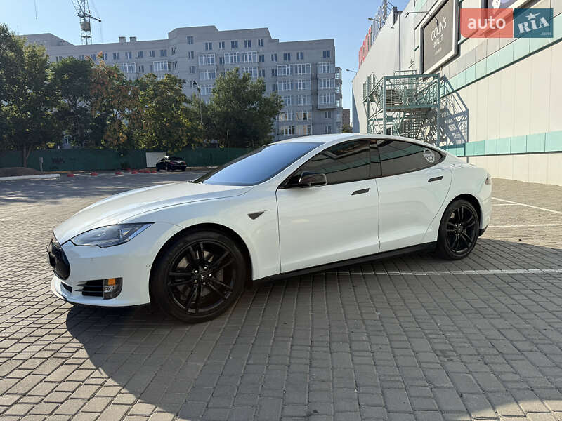 Ліфтбек Tesla Model S 2015 в Одесі