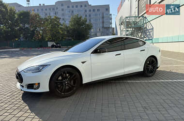 Лифтбек Tesla Model S 2015 в 
