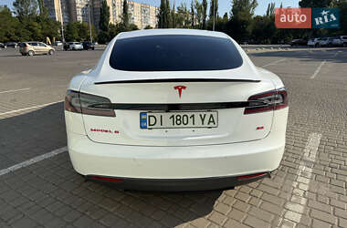 Лифтбек Tesla Model S 2015 в 