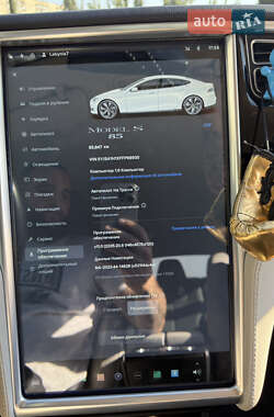 Лифтбек Tesla Model S 2015 в 