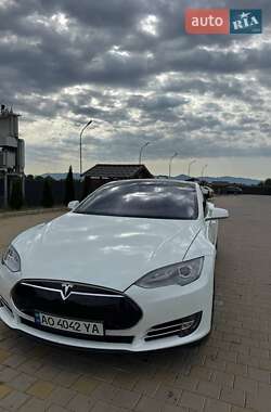Лифтбек Tesla Model S 2014 в 