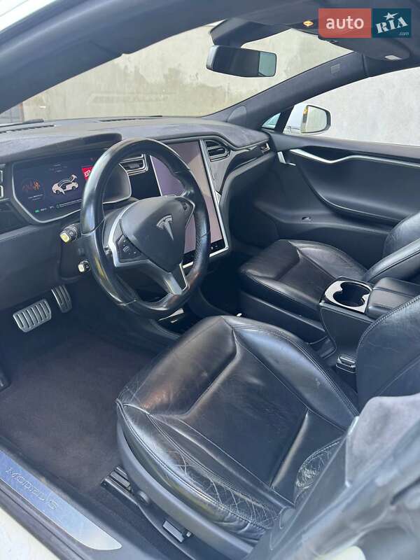 Лифтбек Tesla Model S 2014 в Иршаве