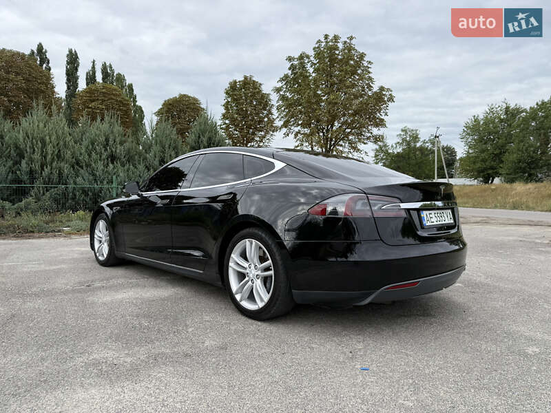 Ліфтбек Tesla Model S 2013 в Дніпрі
