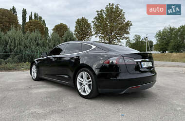 Лифтбек Tesla Model S 2013 в 