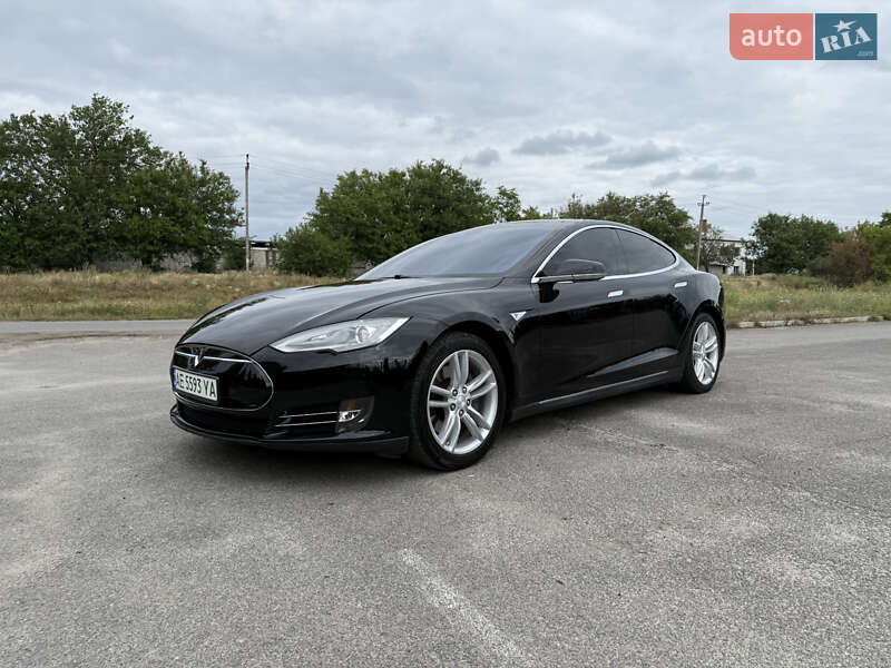 Ліфтбек Tesla Model S 2013 в Дніпрі