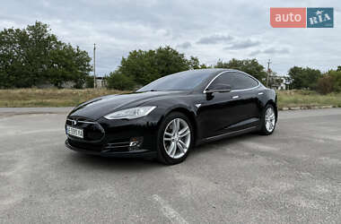 Лифтбек Tesla Model S 2013 в 