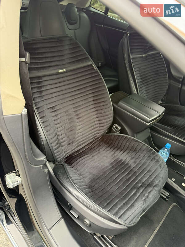 Ліфтбек Tesla Model S 2013 в Дніпрі