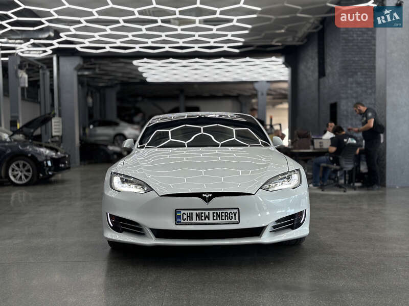 Tesla Model S 2020