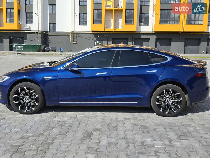 Лифтбек Tesla Model S 2016 в Николаеве