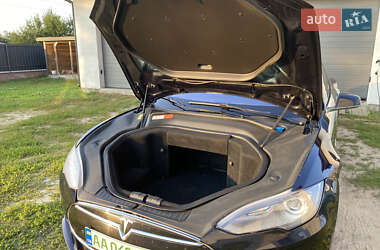 Лифтбек Tesla Model S 2013 в 