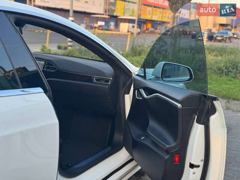 Лифтбек Tesla Model S 2016 в Днепре