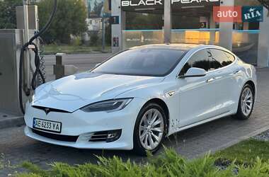 Ліфтбек Tesla Model S 2016 в Дніпрі