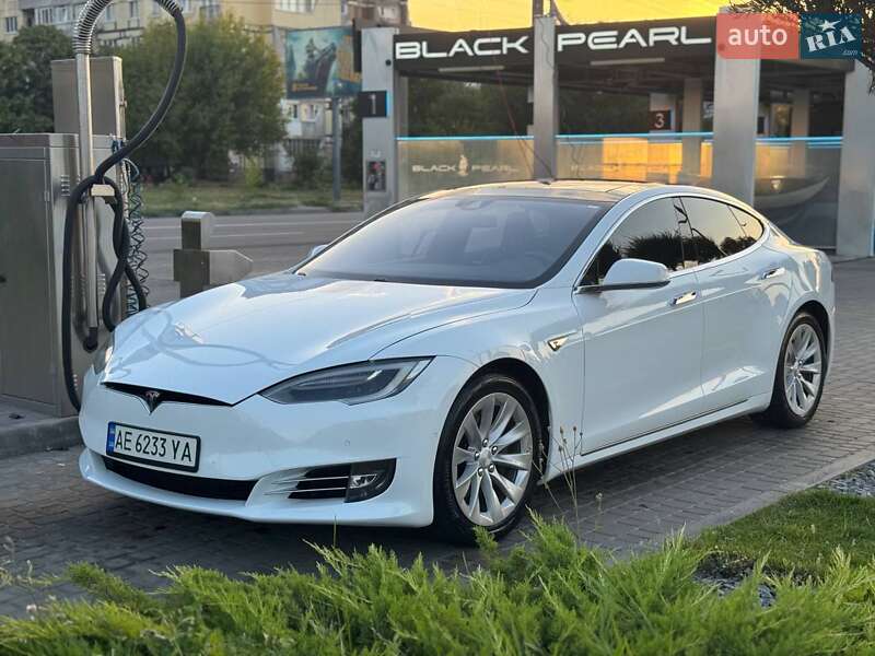 Tesla Model S 2016
