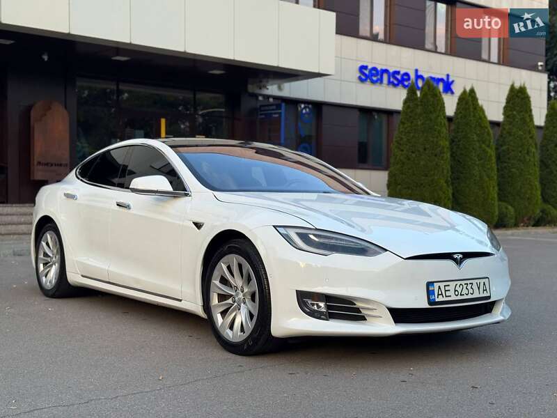 Лифтбек Tesla Model S 2016 в Днепре