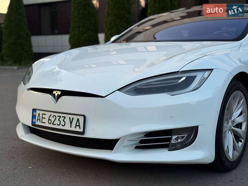 Лифтбек Tesla Model S 2016 в Днепре