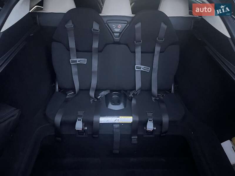 Лифтбек Tesla Model S 2016 в Черноморске
