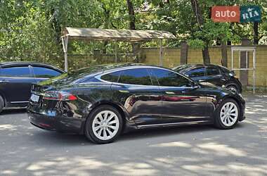 Лифтбек Tesla Model S 2017 в 