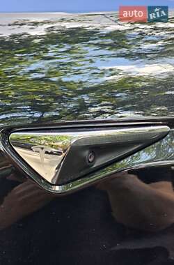 Лифтбек Tesla Model S 2017 в 