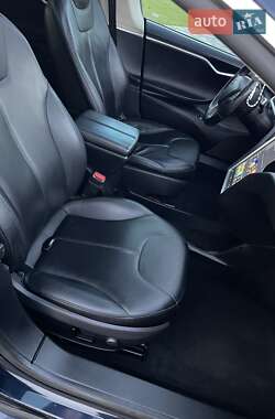 Лифтбек Tesla Model S 2013 в 