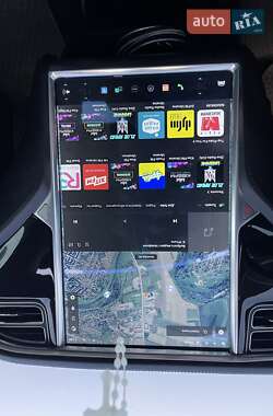 Лифтбек Tesla Model S 2013 в 
