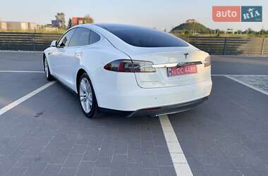 Лифтбек Tesla Model S 2015 в 