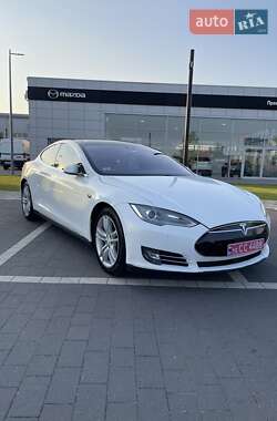 Лифтбек Tesla Model S 2015 в 